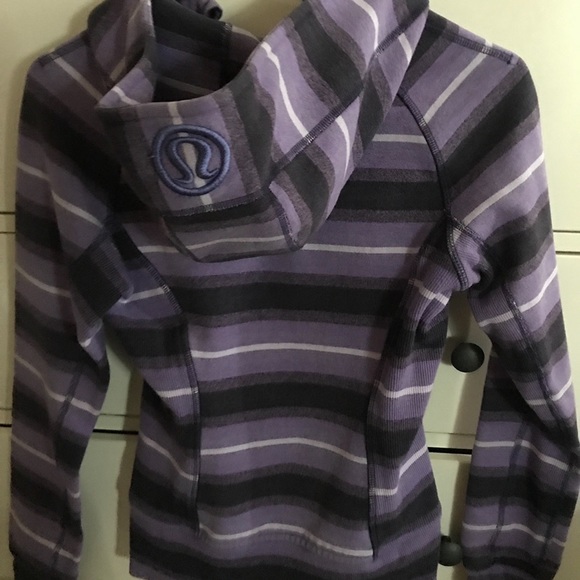LULULEMON SWEATER - Picture 3 of 3